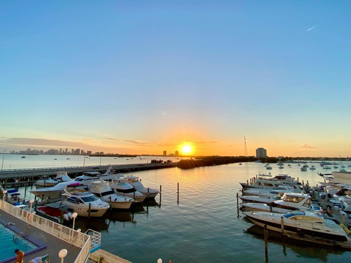 Deluxe Waterfront One Bedroom Apartment With Miami Skyline View, Free Parking 5 Mins Drive To מיאמי ביץ' מראה חיצוני תמונה